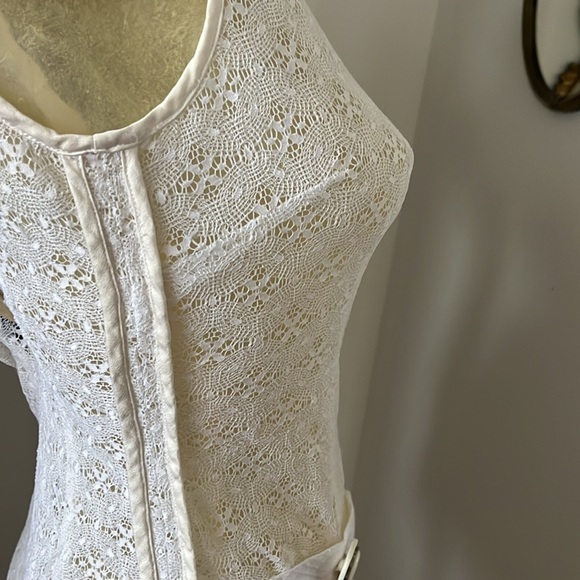 Stunning Dolce & Gabanna Sheer Lace Dress - Picture 4 of 10